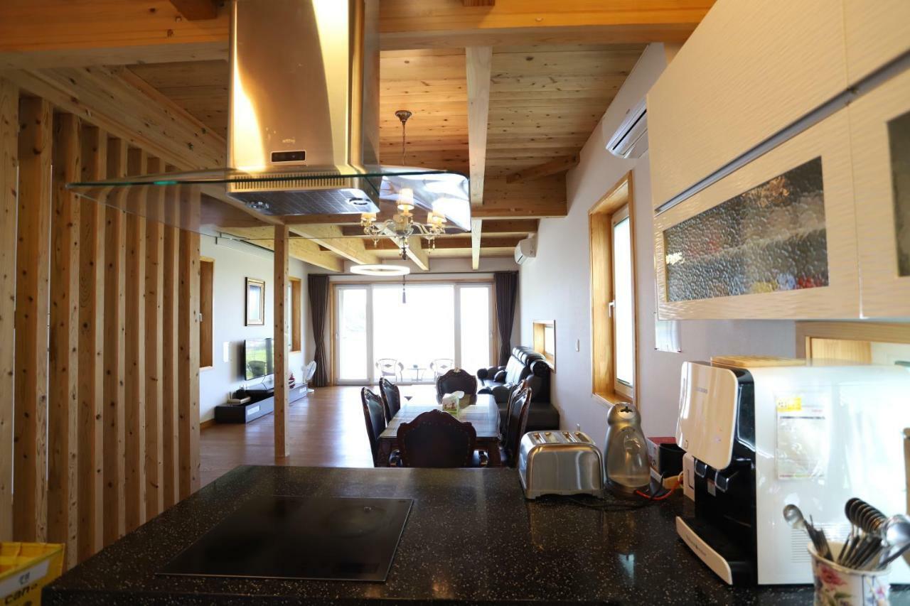 Jeju Lake Pension Exterior photo