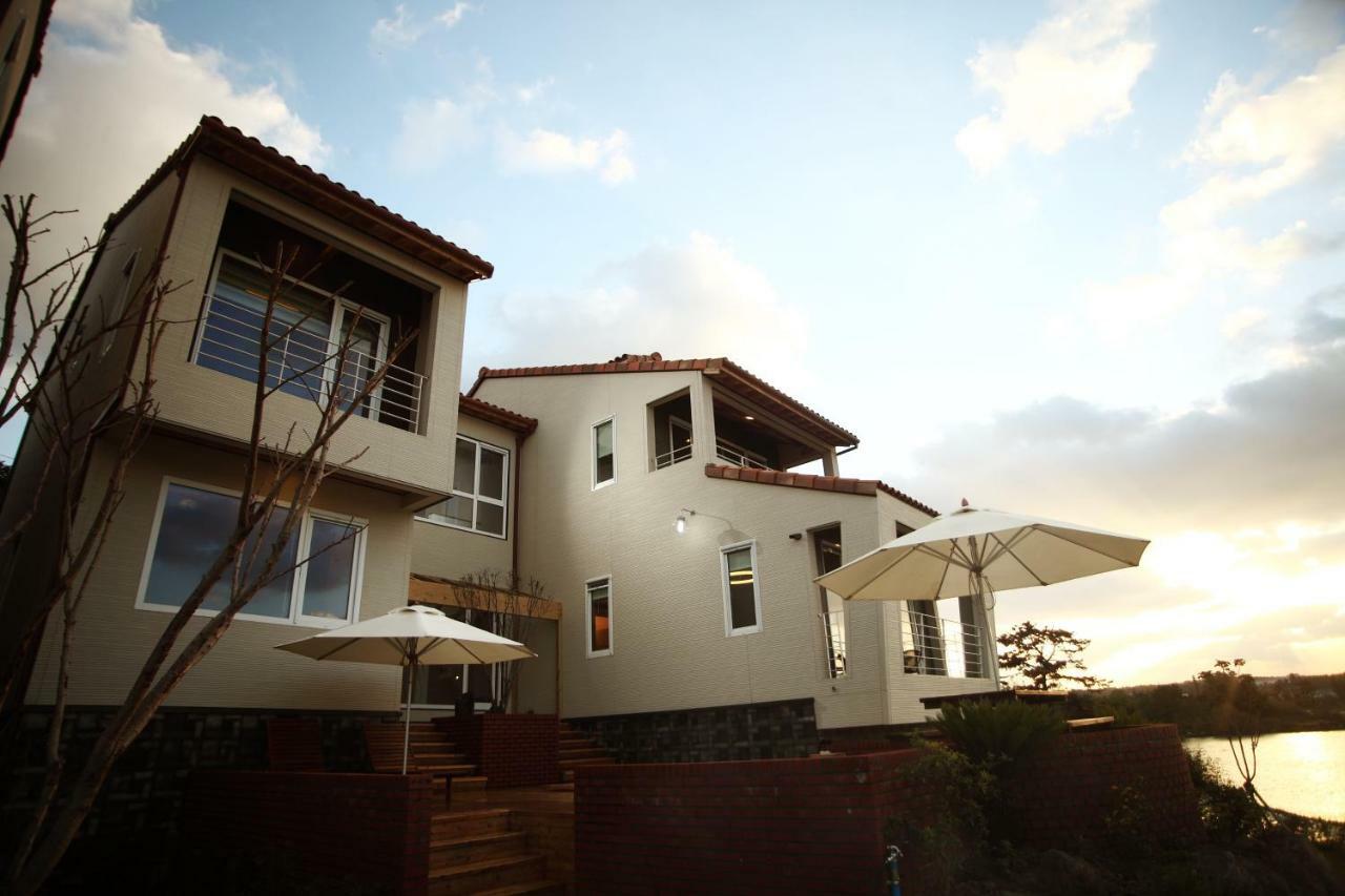Jeju Lake Pension Exterior photo