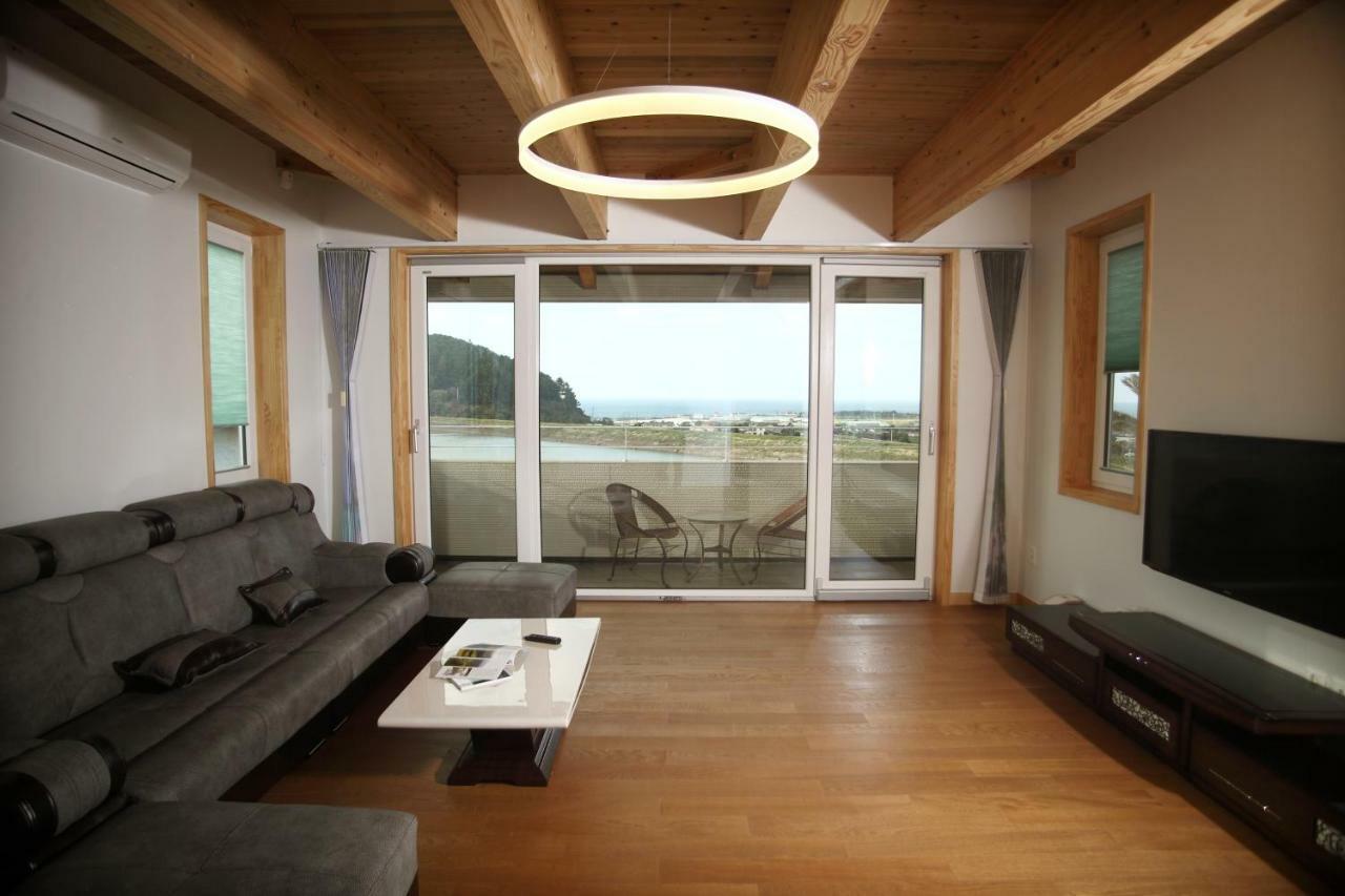 Jeju Lake Pension Exterior photo